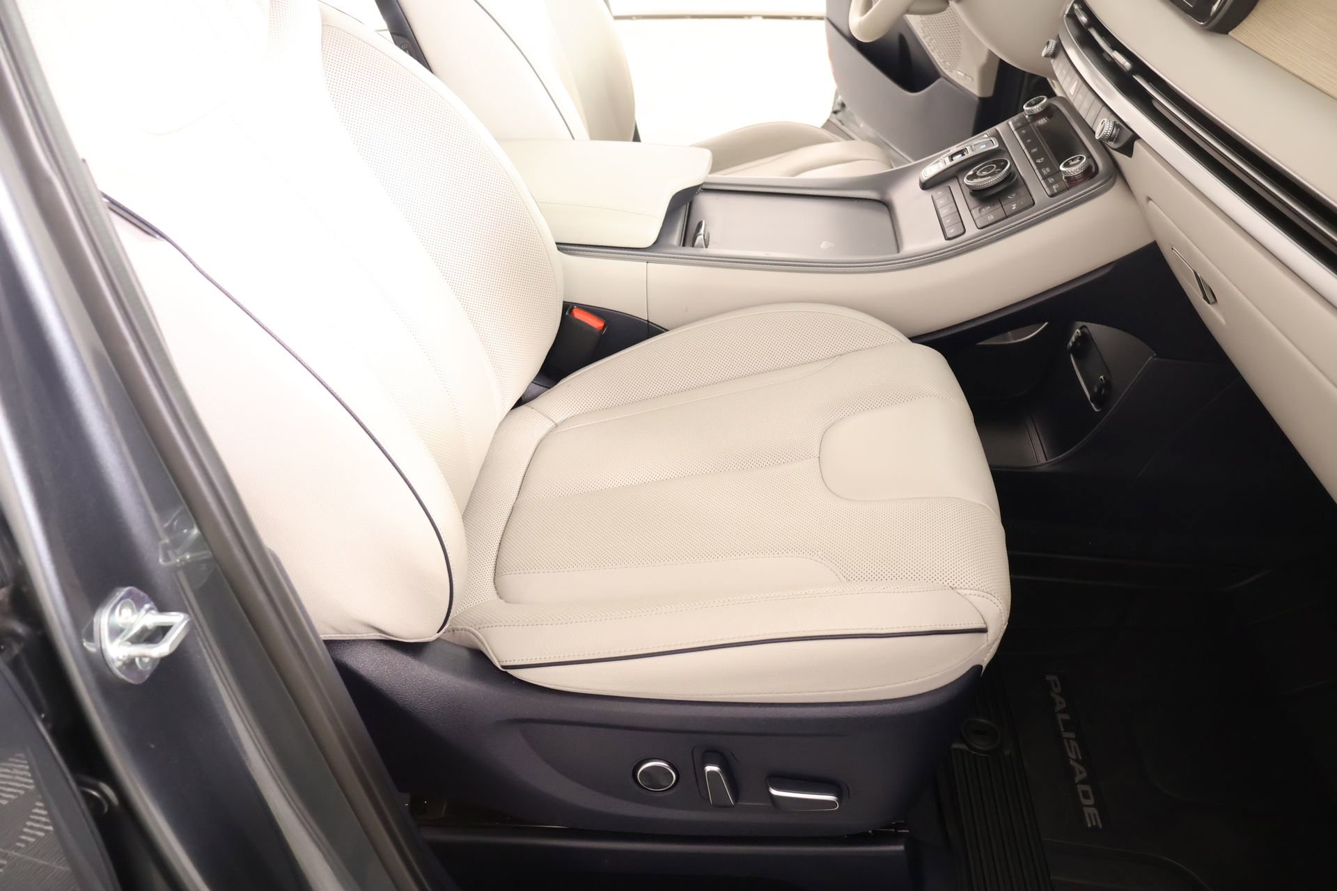 Used 2023 Hyundai Palisade Limited w/ Cargo Package image 15