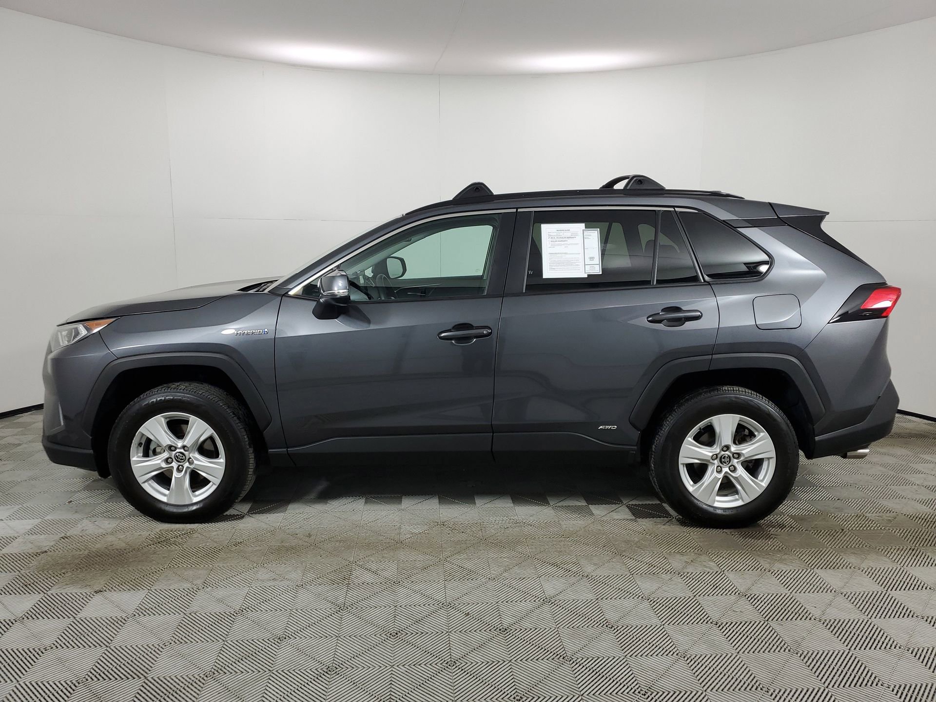 Used 2021 Toyota RAV4 XLE w/ Convenience Package image 6