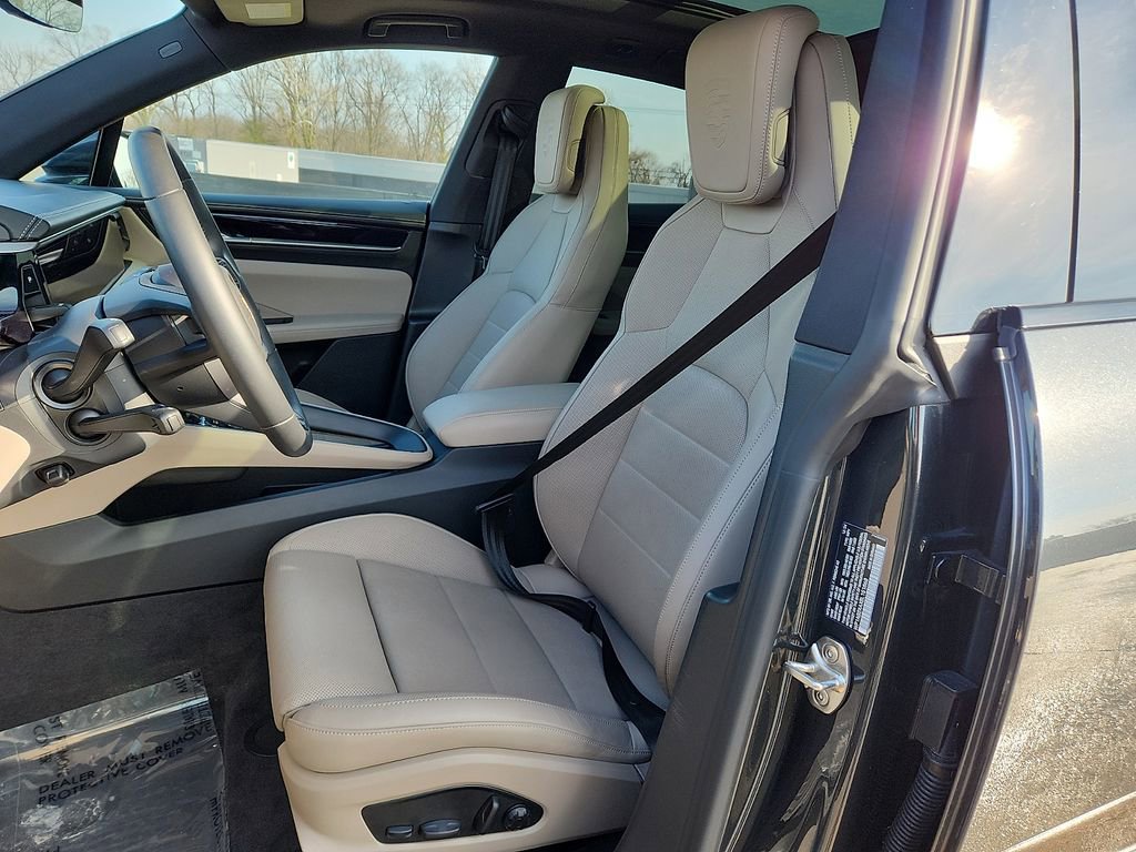 Certified 2025 Porsche Macan 4S Electric image 5