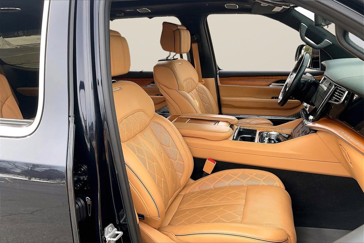 Used 2022 Jeep Grand Wagoneer Series III image 25
