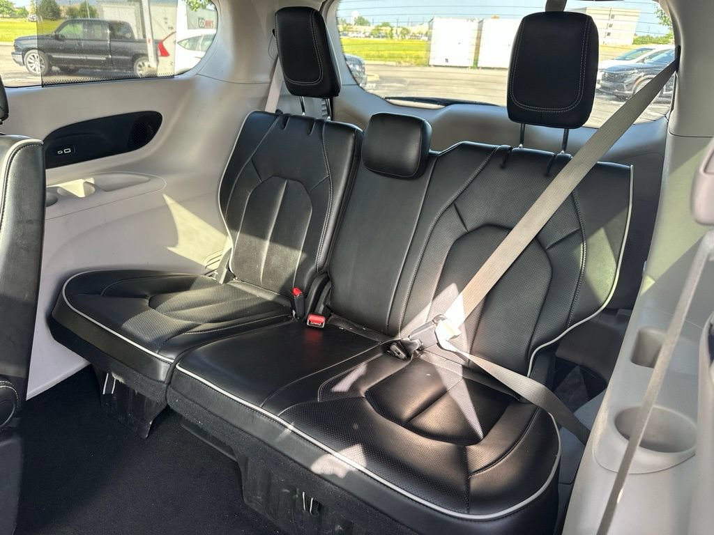 Used 2023 Chrysler Pacifica Limited FWD image 14