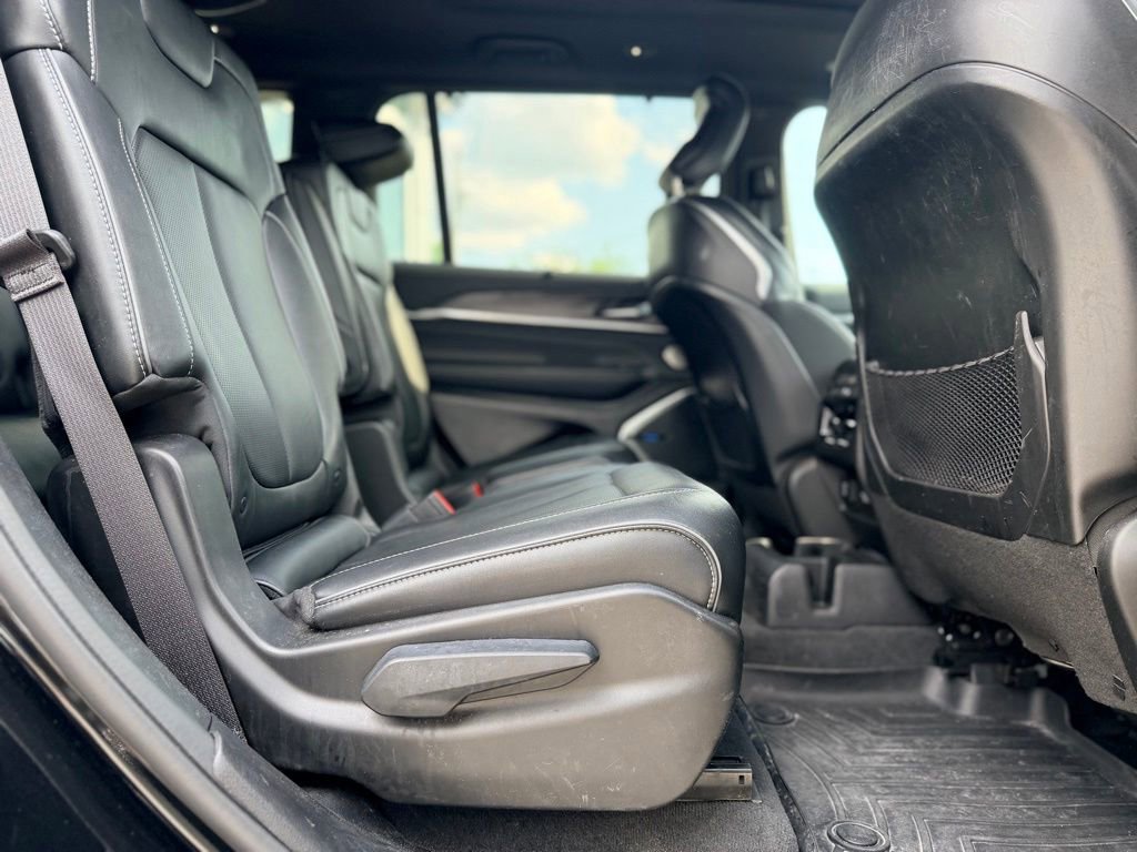 Used 2022 Jeep Grand Cherokee L Overland w/ Advanced Protech Group III AWD/4WD image 18