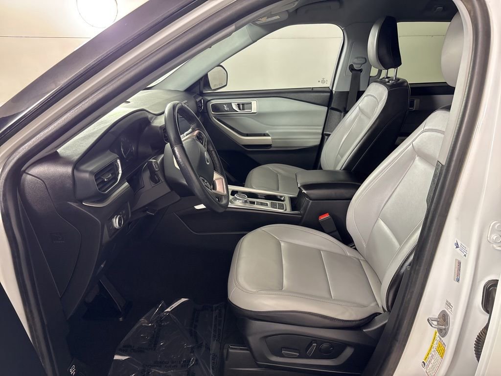 Used 2021 Ford Explorer XLT w/ Equipment Group 202A RWD image 30