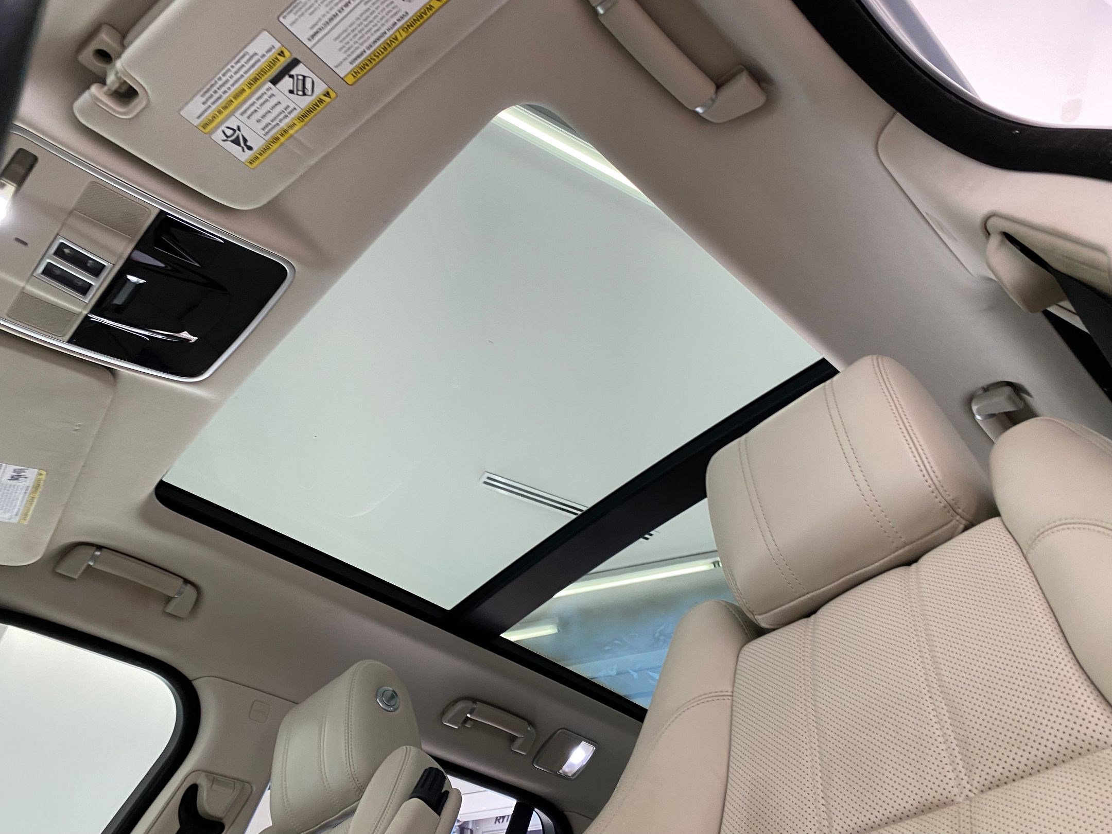 Used 2014 Land Rover Range Rover Supercharged image 14