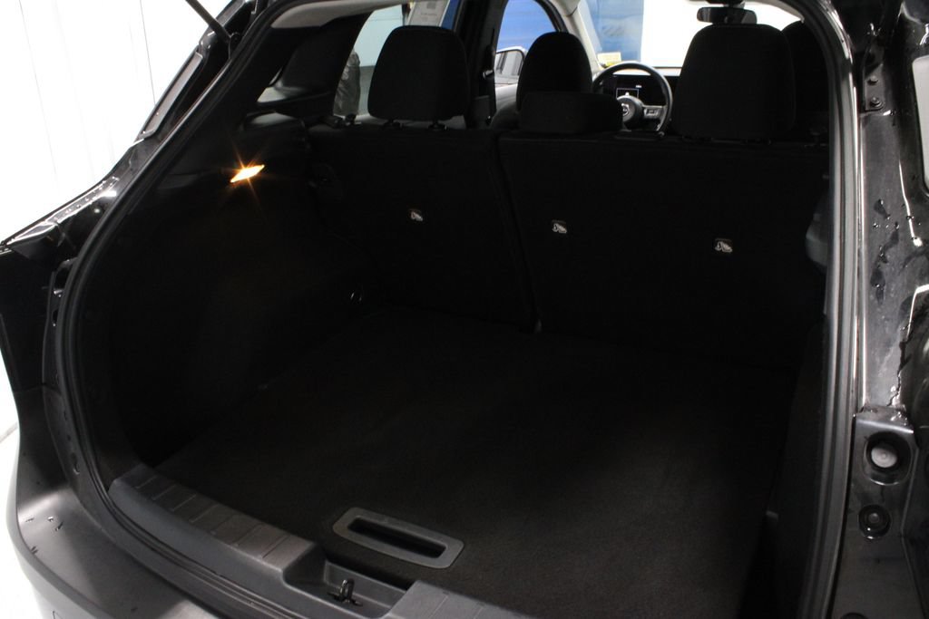 Used 2025 Nissan Kicks SV FWD image 19