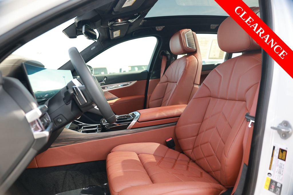 Used 2025 BMW i7 M70 w/ Executive Package image 17