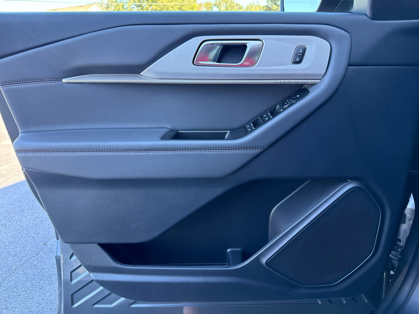 New 2025 Ford Explorer Active w/ Active Comfort Package image 12