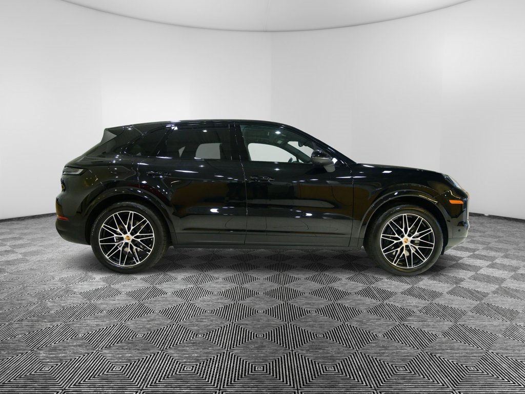 Used 2025 Porsche Cayenne image 6