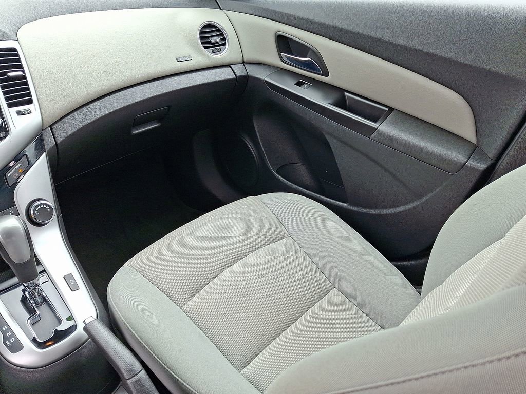 Used 2014 Chevrolet Cruze LT FWD image 16