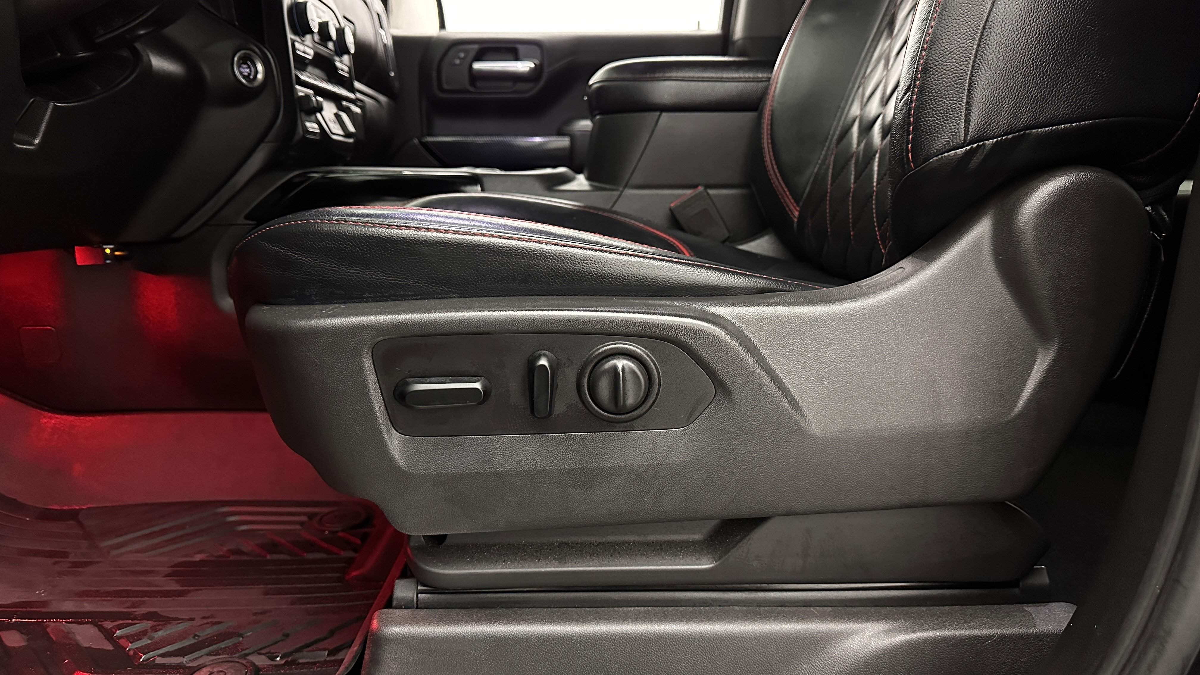 Used 2020 Chevrolet Silverado 1500 RST AWD/4WD image 14