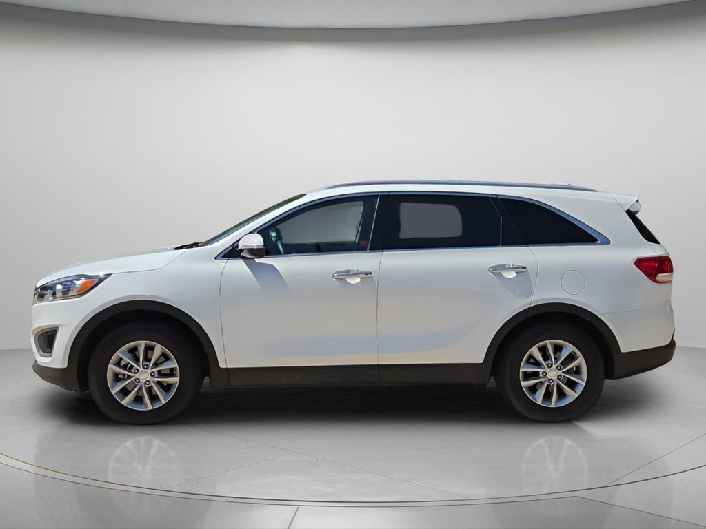 Used 2016 Kia Sorento LX w/ LX Convenience Package image 3