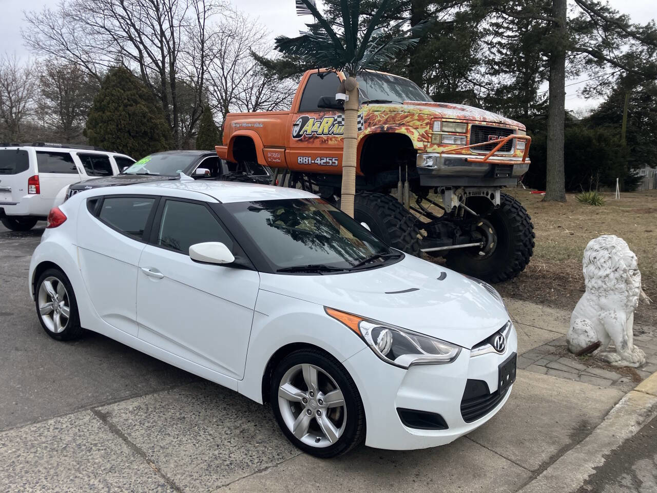 Used 2015 Hyundai Veloster image 2