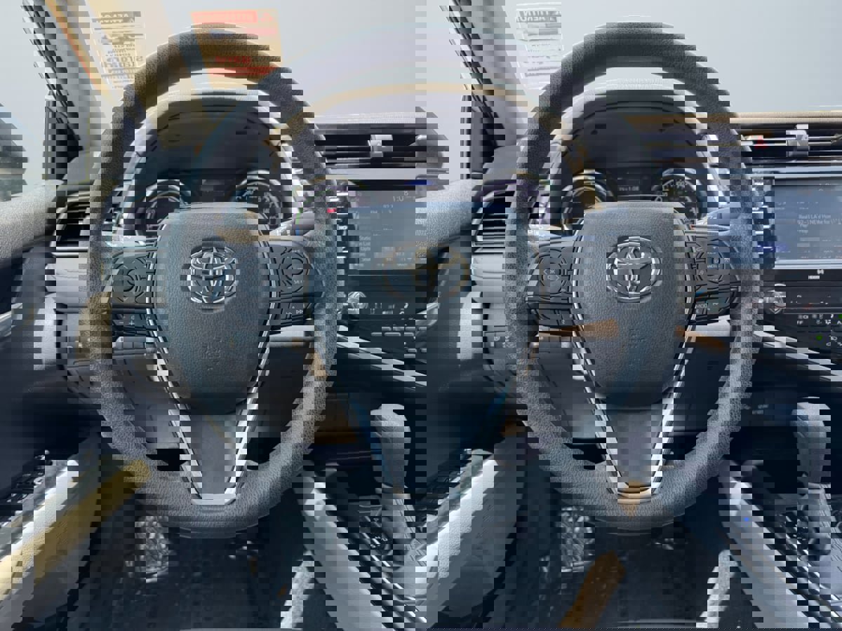 Used 2020 Toyota Camry LE image 12