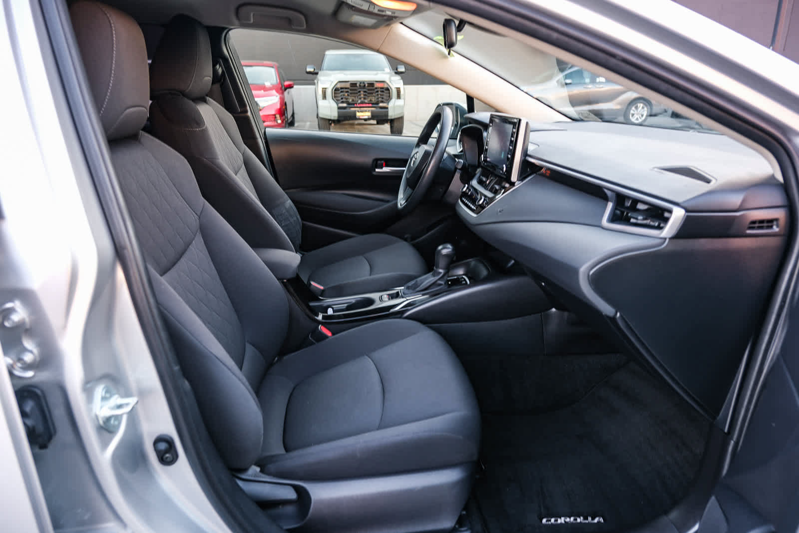 Used 2021 Toyota Corolla LE FWD image 18
