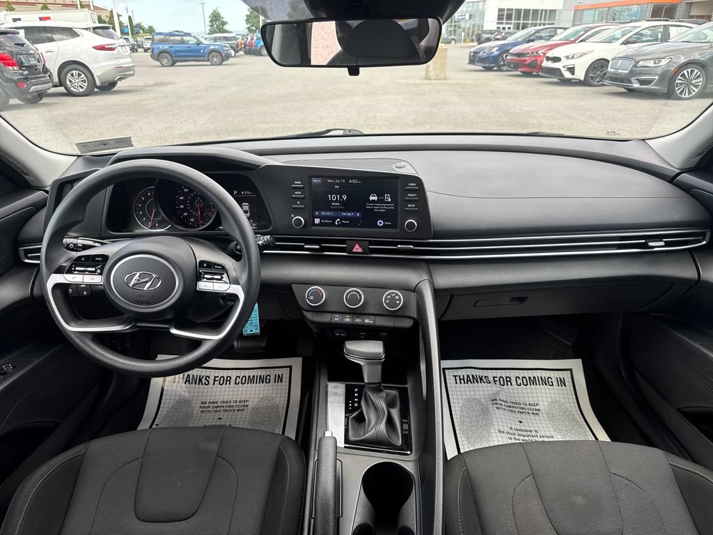 Used 2023 Hyundai Elantra SE w/ Cargo Package FWD image 11