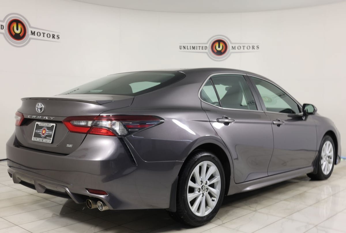 Used 2024 Toyota Camry SE FWD image 3