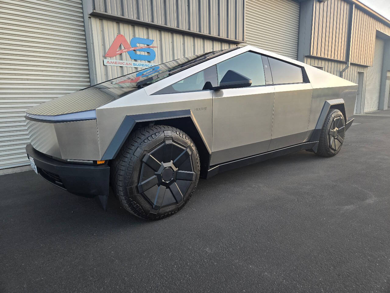 Used 2024 Tesla Cybertruck AWD Crew Cab image 3