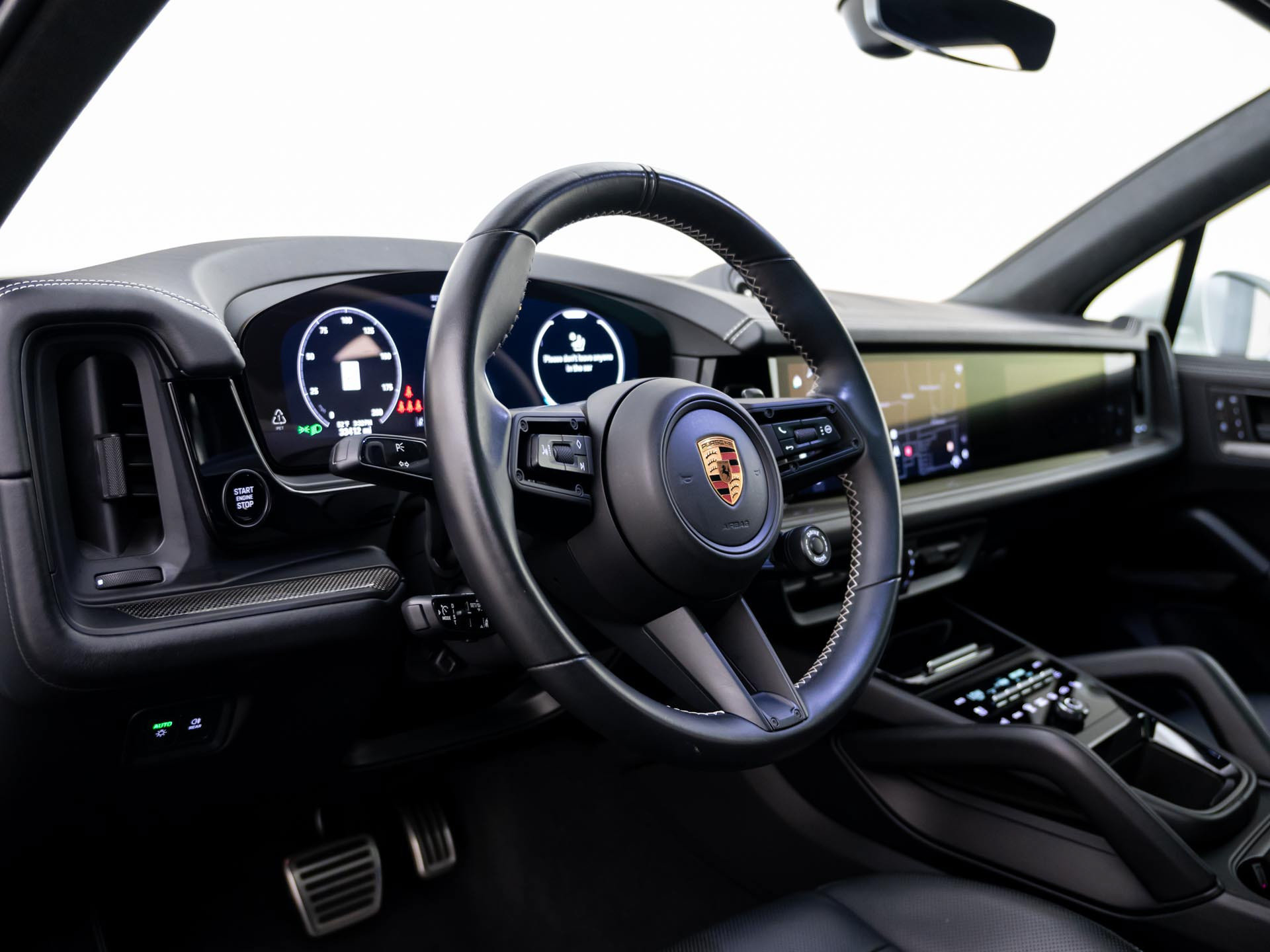 Certified 2025 Porsche Cayenne GTS AWD/4WD image 4