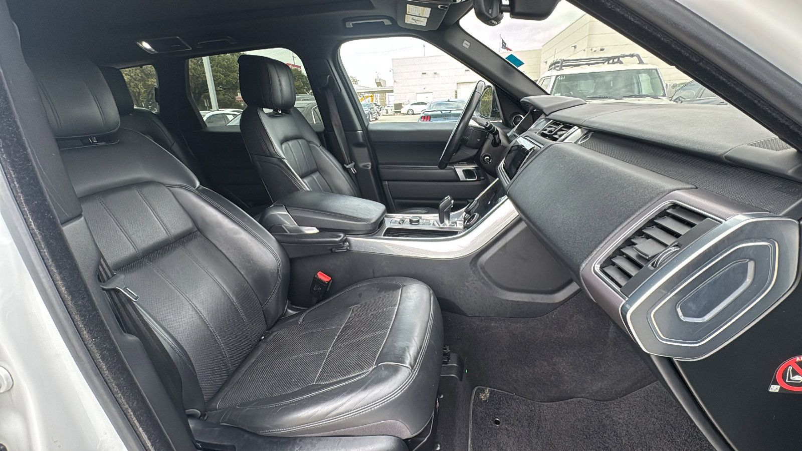Used 2018 Land Rover Range Rover Sport HSE image 32