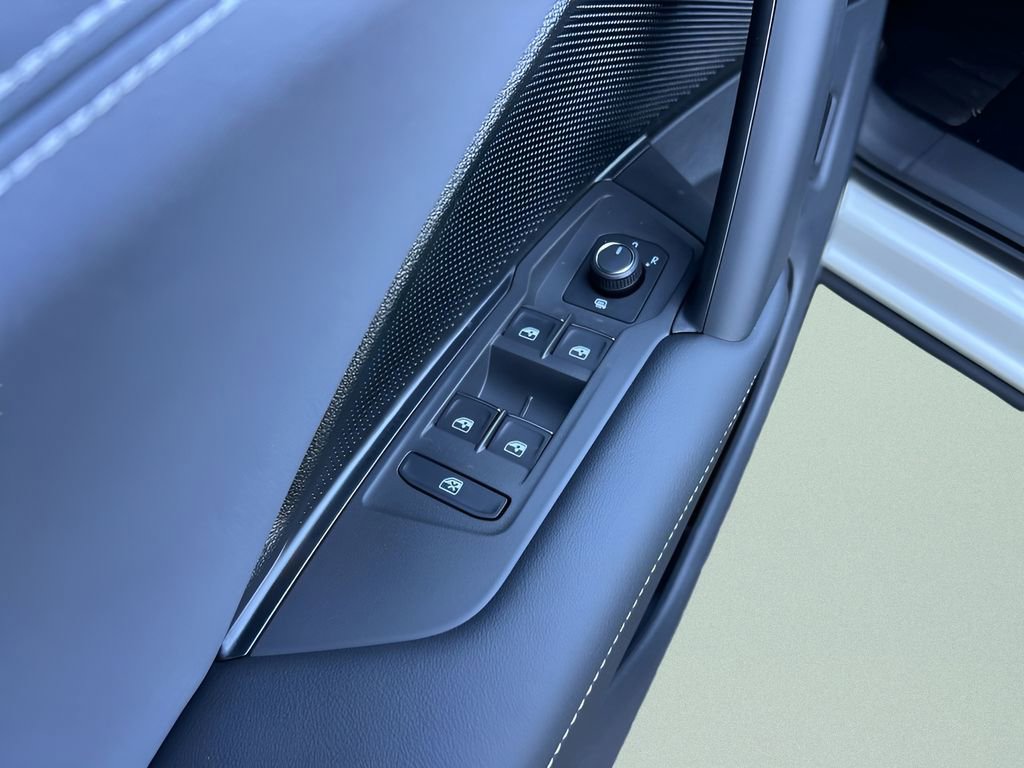 New 2026 Volkswagen Tiguan SE R-Line image 13