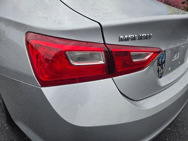 Used 2017 Chevrolet Malibu LT w/ Leather Package image 12