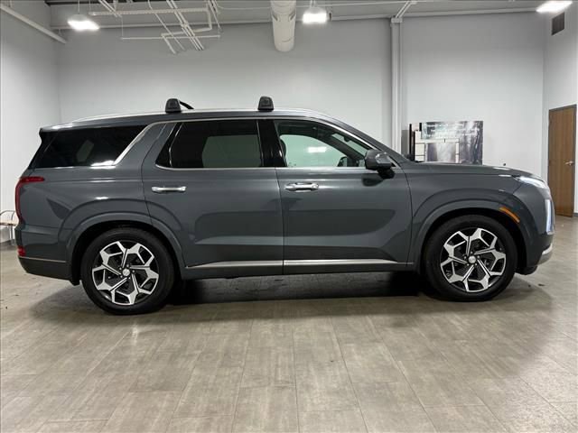 Used 2022 Hyundai Palisade Calligraphy w/ Winter Package image 3