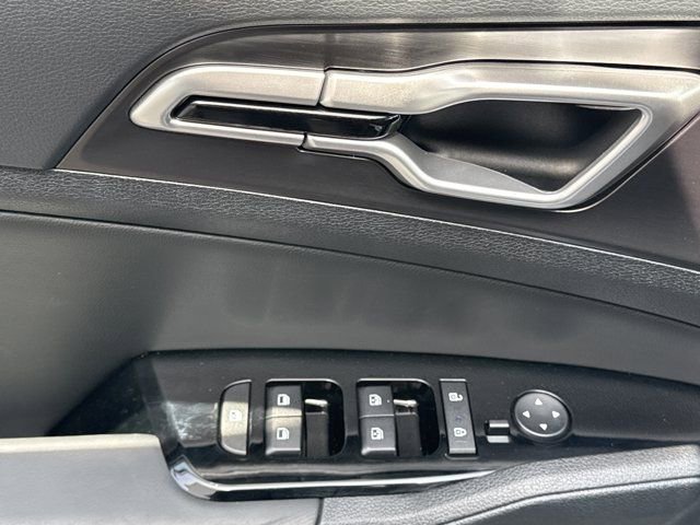 Used 2025 Kia Sportage EX image 17