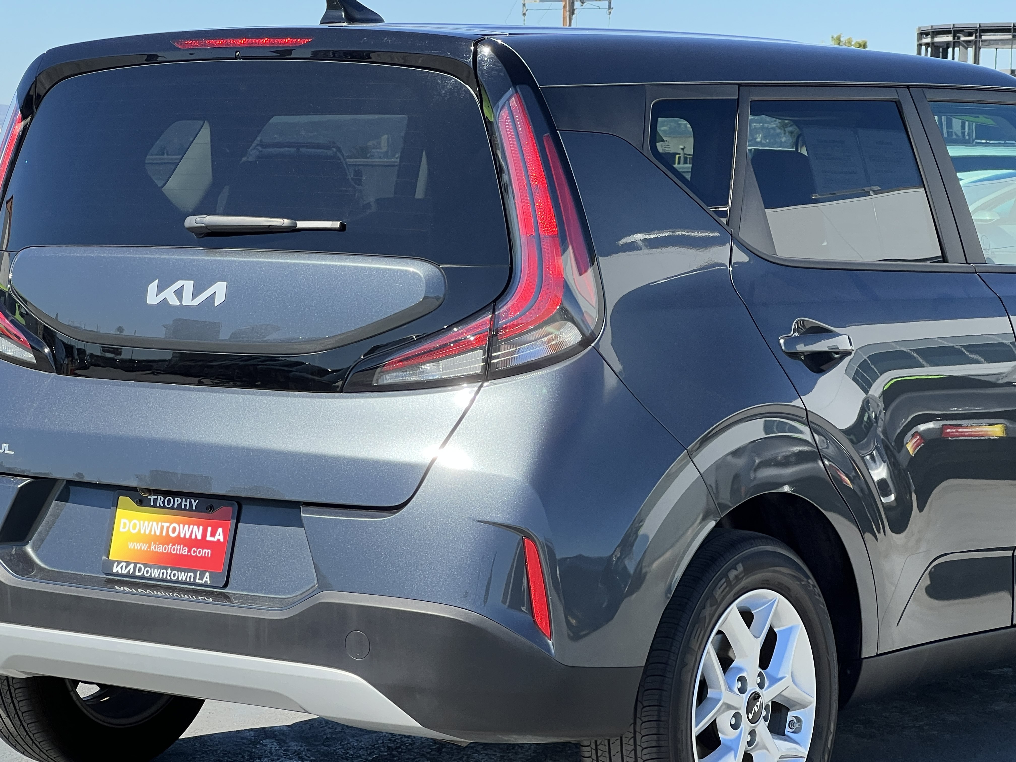 Used 2025 Kia Soul LX w/ LX Technology Package FWD image 8