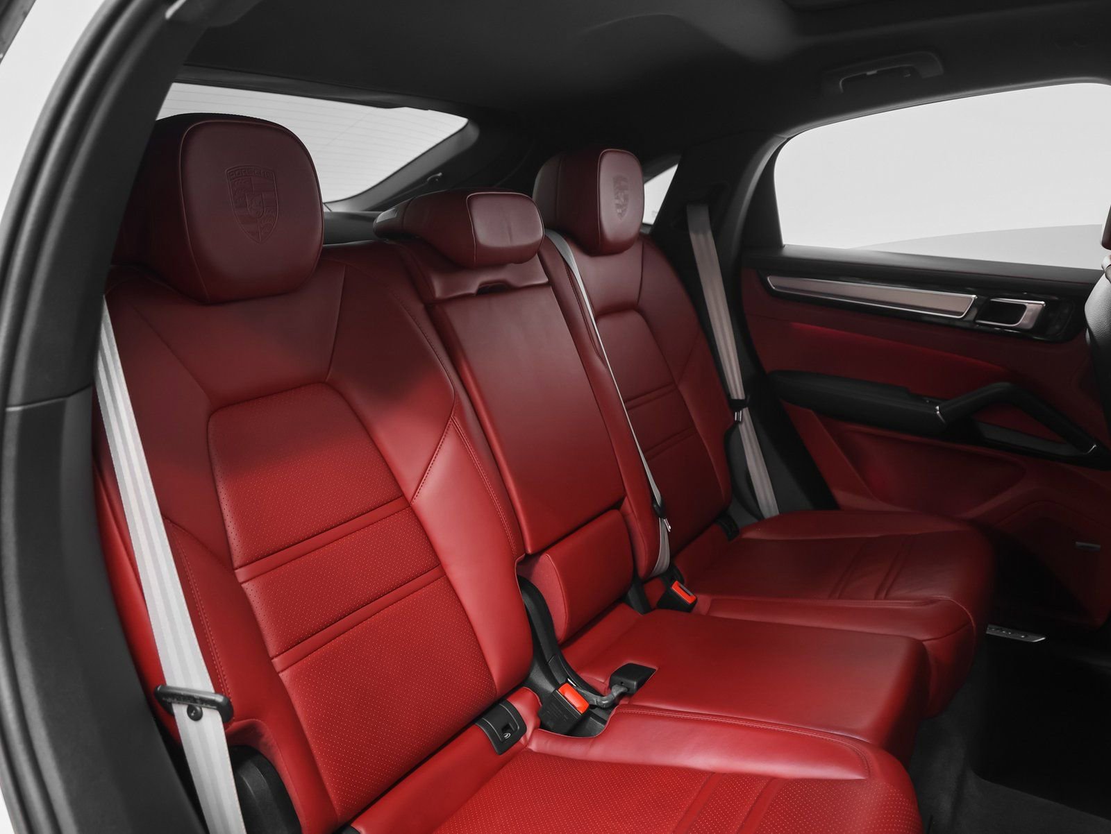 Used 2022 Porsche Cayenne Platinum Edition image 25