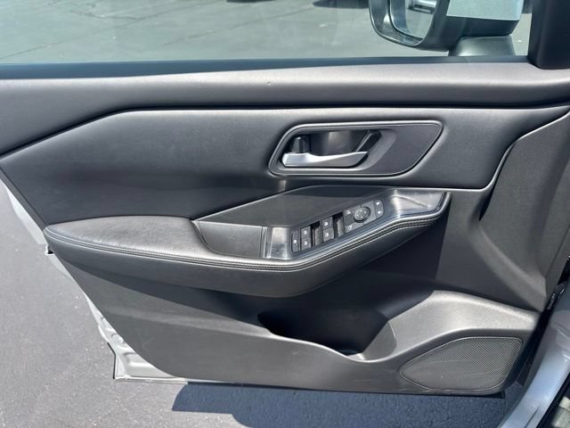 Used 2024 Nissan Rogue SV FWD image 17