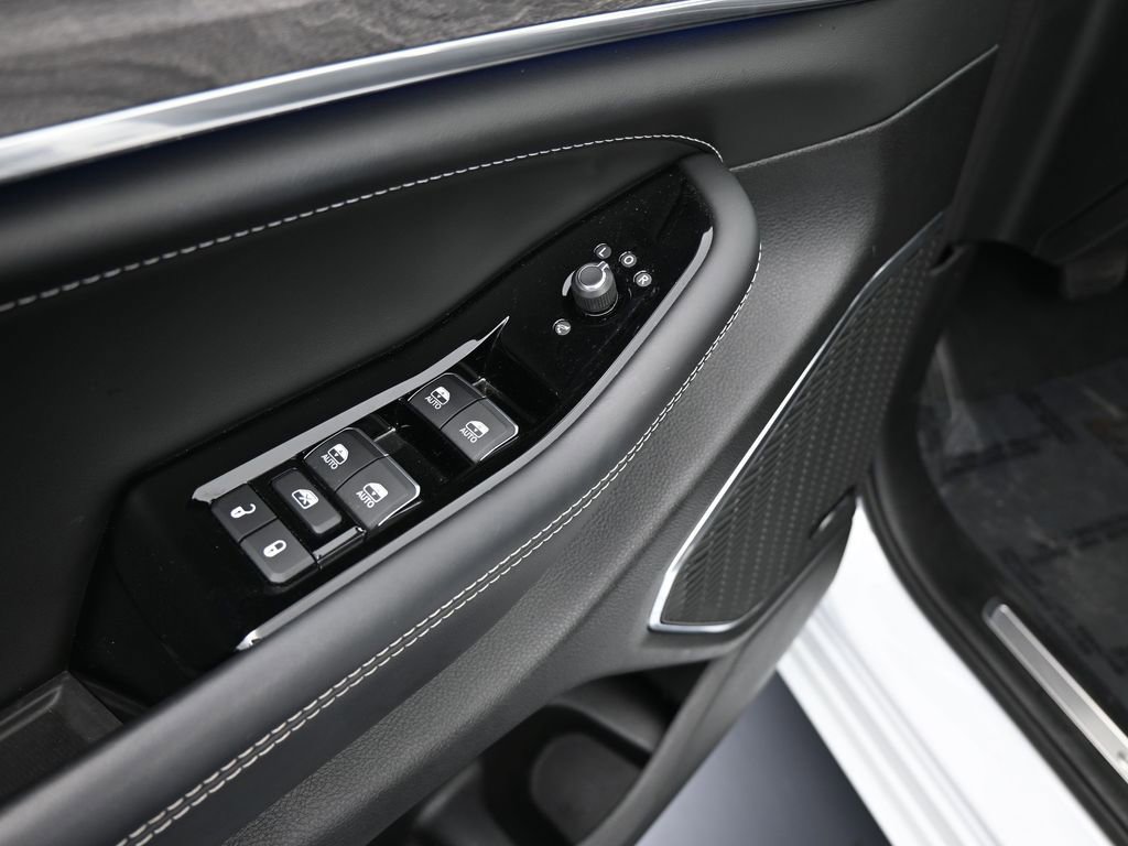 Used 2024 Jeep Grand Cherokee L Overland image 14