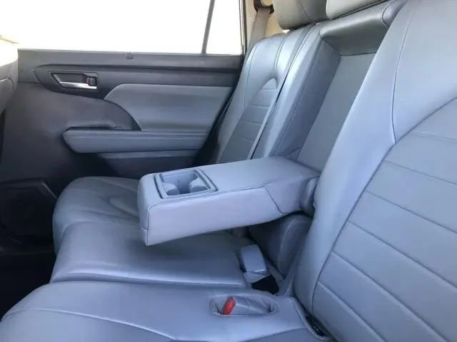 Used 2023 Toyota Highlander XLE image 29