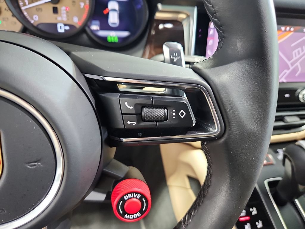 Certified 2025 Porsche Macan GTS AWD/4WD image 23