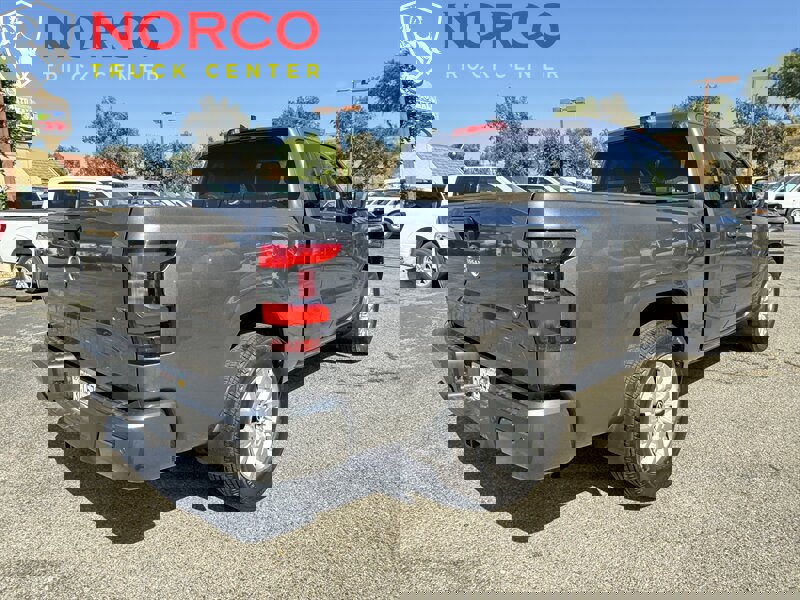 Used 2023 Nissan Frontier SV w/ Technology Package image 2