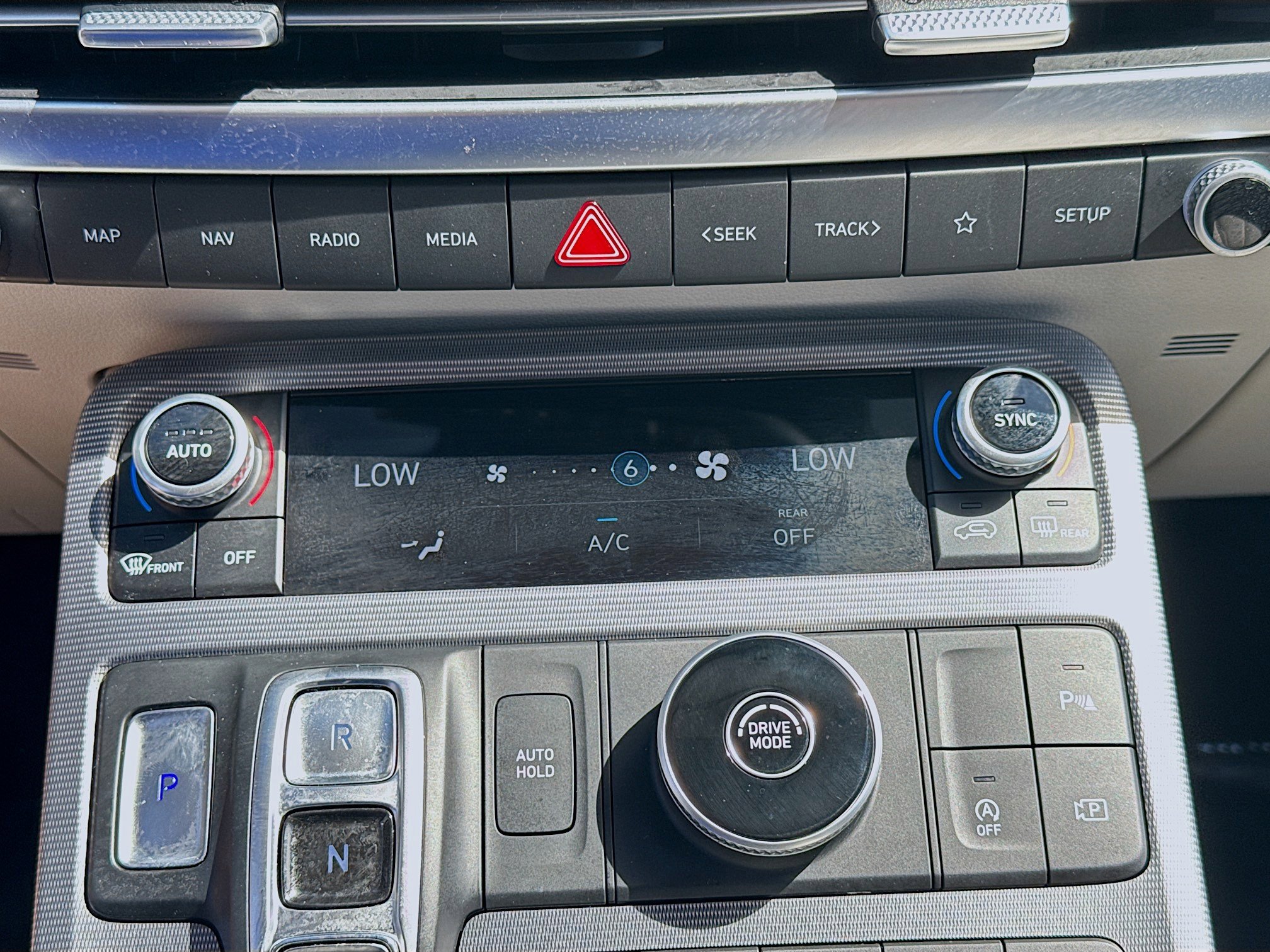 Used 2024 Hyundai Palisade Calligraphy image 12