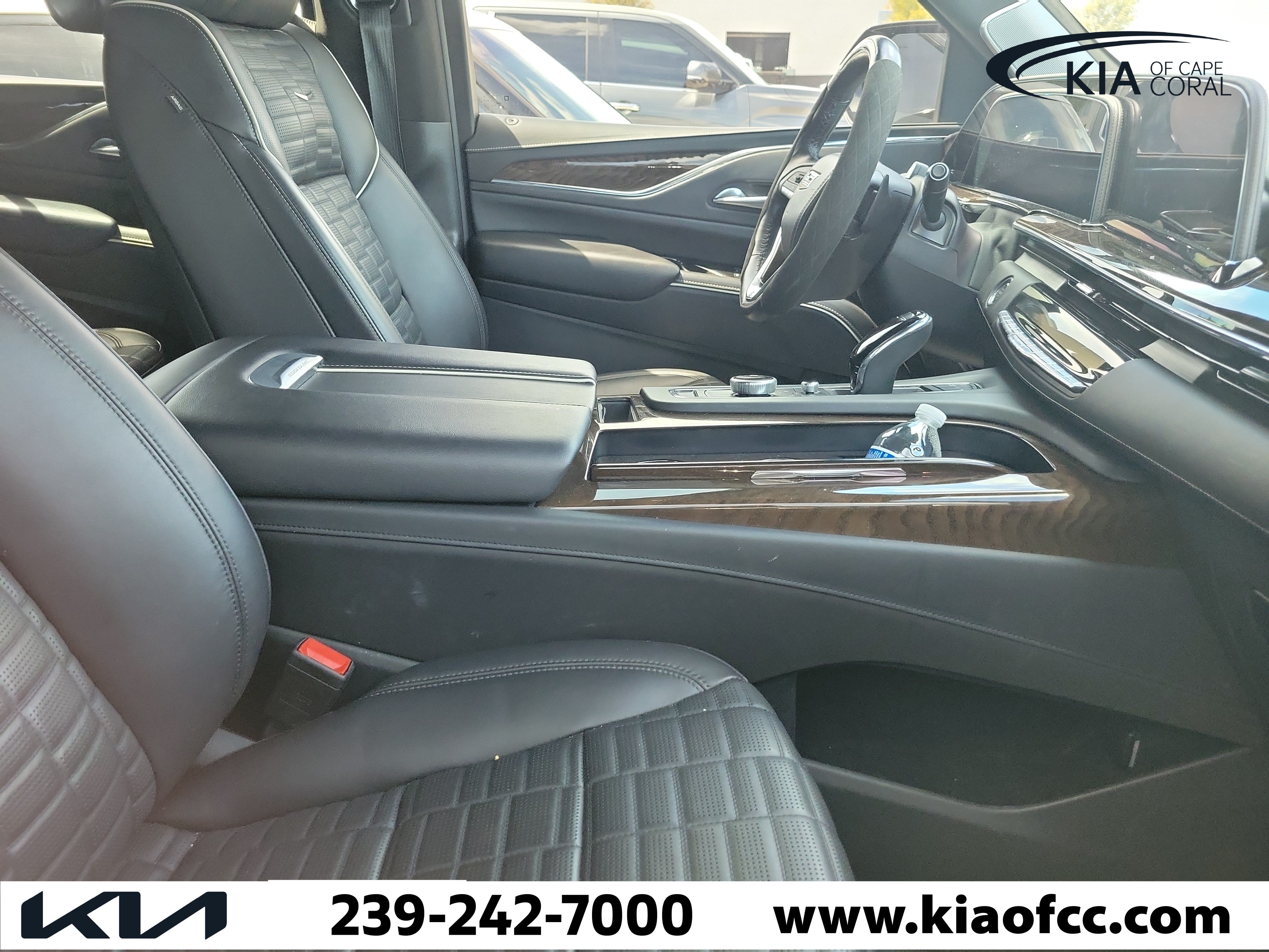 Used 2024 Cadillac Escalade ESV Sport Platinum w/ LPO, ONYX Package AWD/4WD image 9