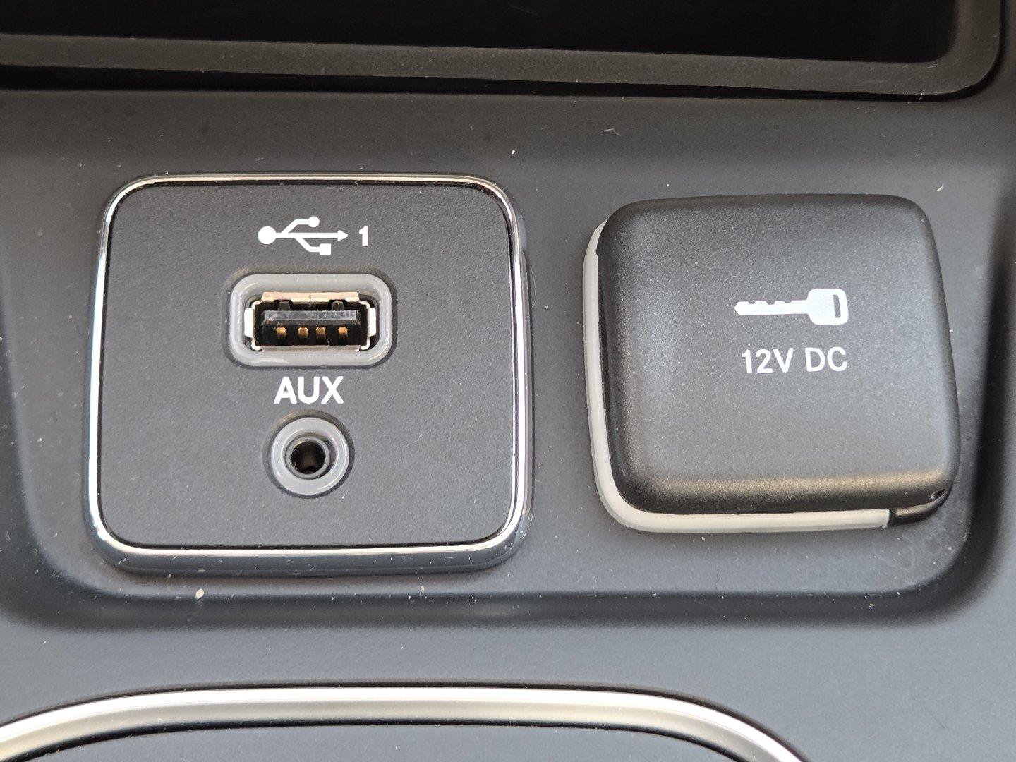 Used 2021 Jeep Cherokee Latitude Lux FWD image 24