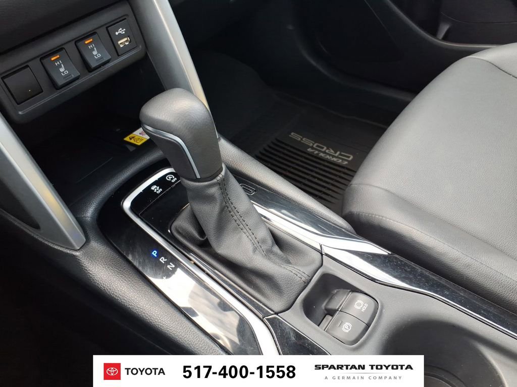 Used 2022 Toyota Corolla Cross XLE w/ Convenience Package AWD/4WD image 23