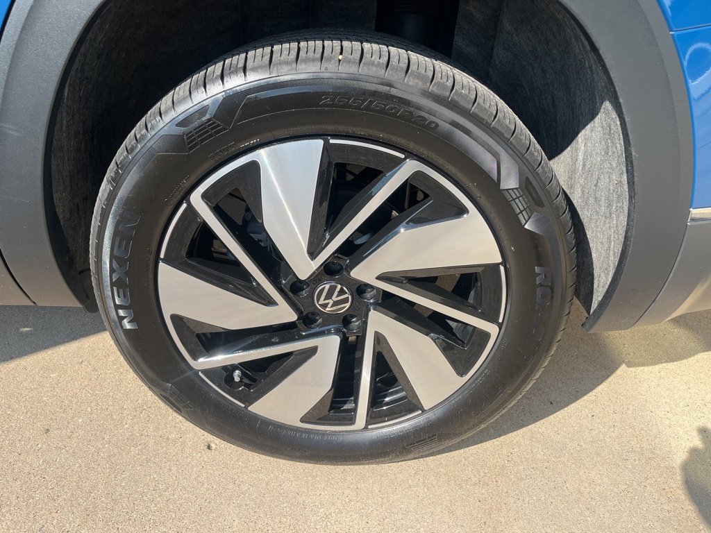 Certified 2025 Volkswagen Atlas SEL image 24