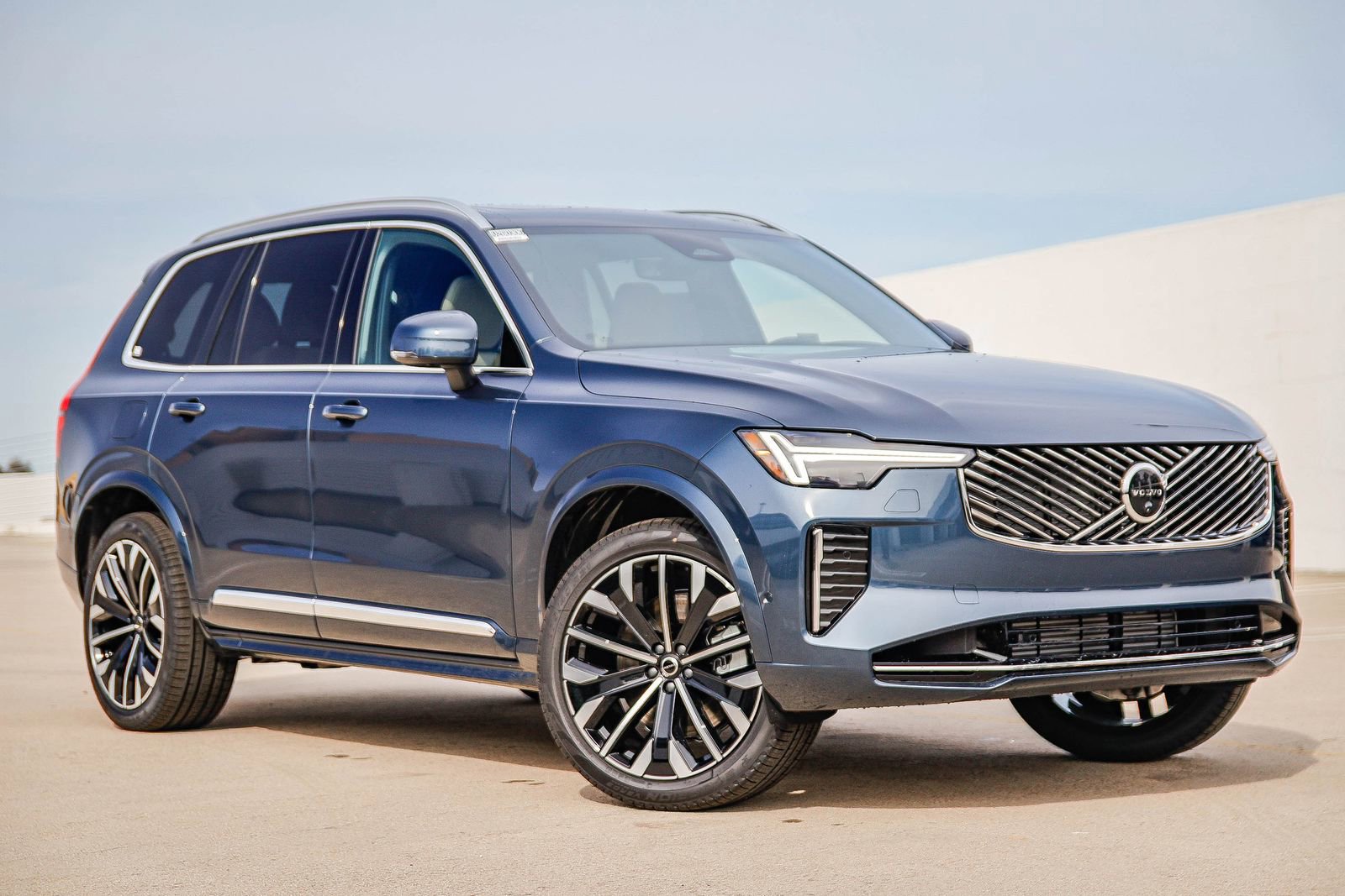 New 2026 Volvo XC90 T8 Ultra w/ Protection Package Premier image 1