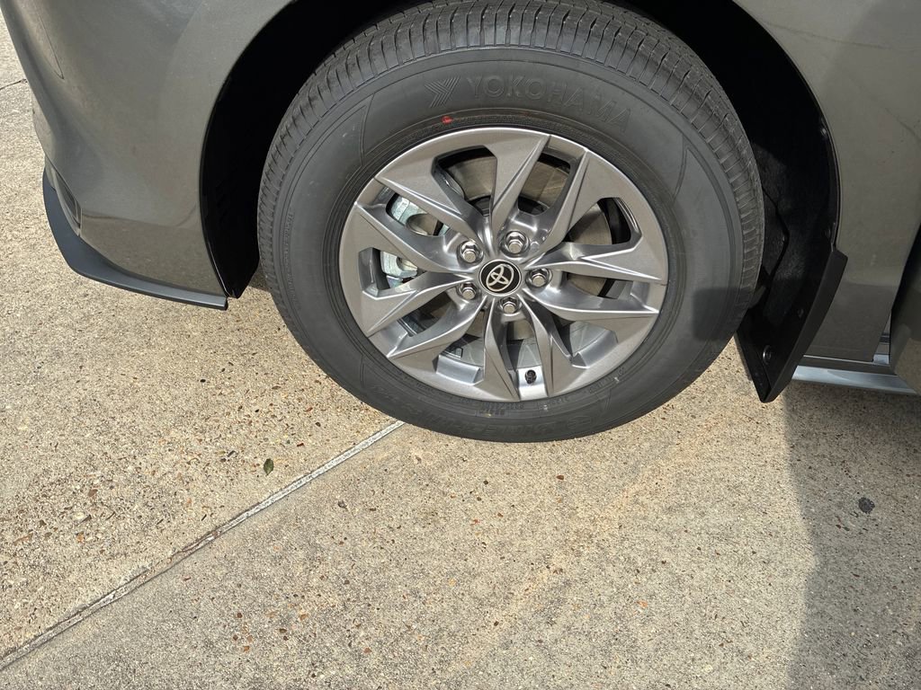 New 2026 Toyota Sienna XLE image 41