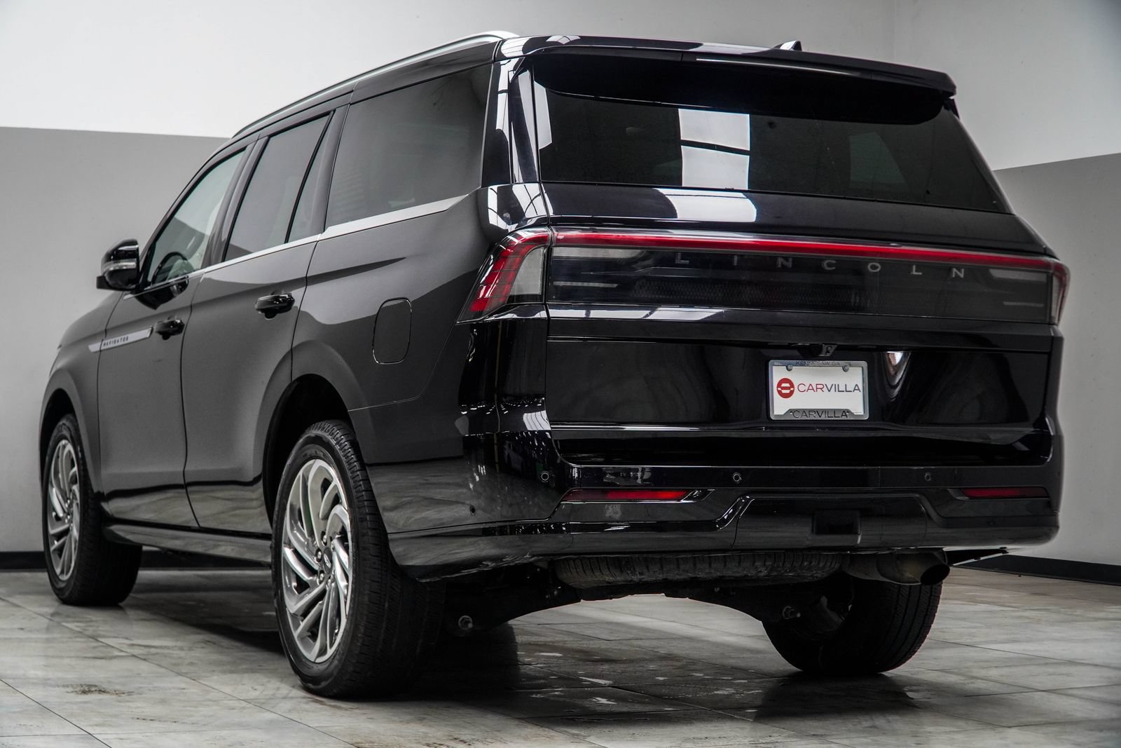 Used 2025 Lincoln Navigator Reserve AWD/4WD image 12