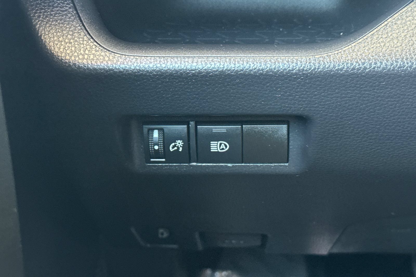 Certified 2022 Toyota RAV4 LE AWD/4WD image 31