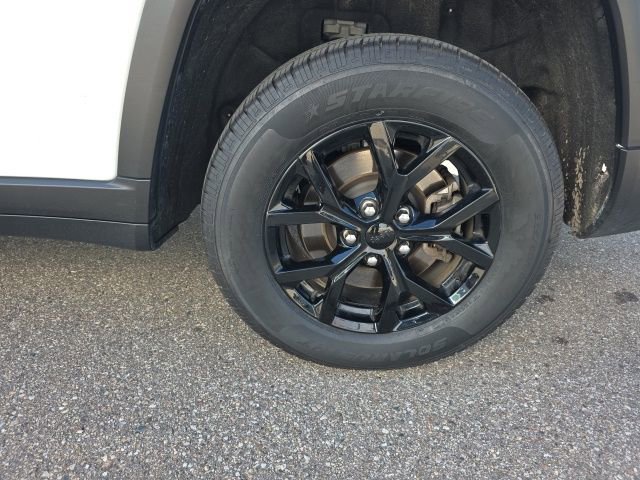 Certified 2024 Jeep Grand Cherokee L Laredo AWD/4WD image 10