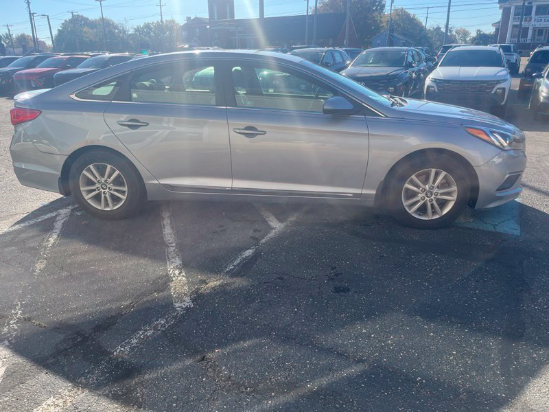 Used 2017 Hyundai Sonata SE FWD image 4
