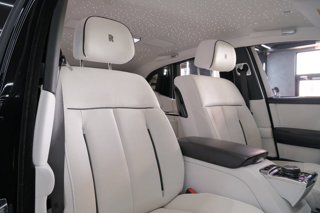 Used 2022 Rolls-Royce Phantom Sedan w/ The Phantom Package RWD image 19