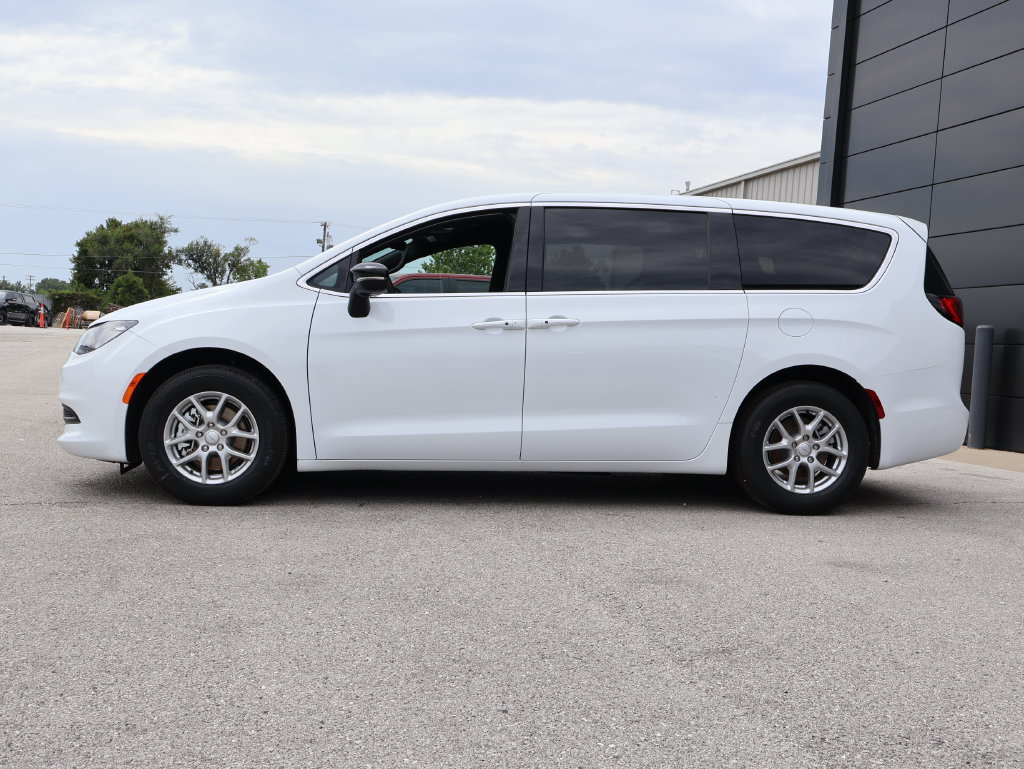 New 2027 Chrysler Pacifica LX FWD image 2