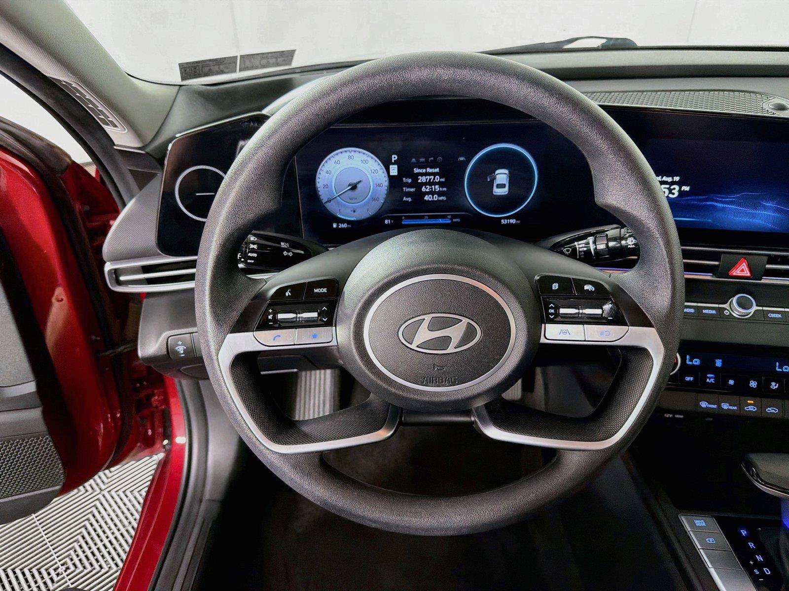 Used 2024 Hyundai Elantra SEL FWD image 3