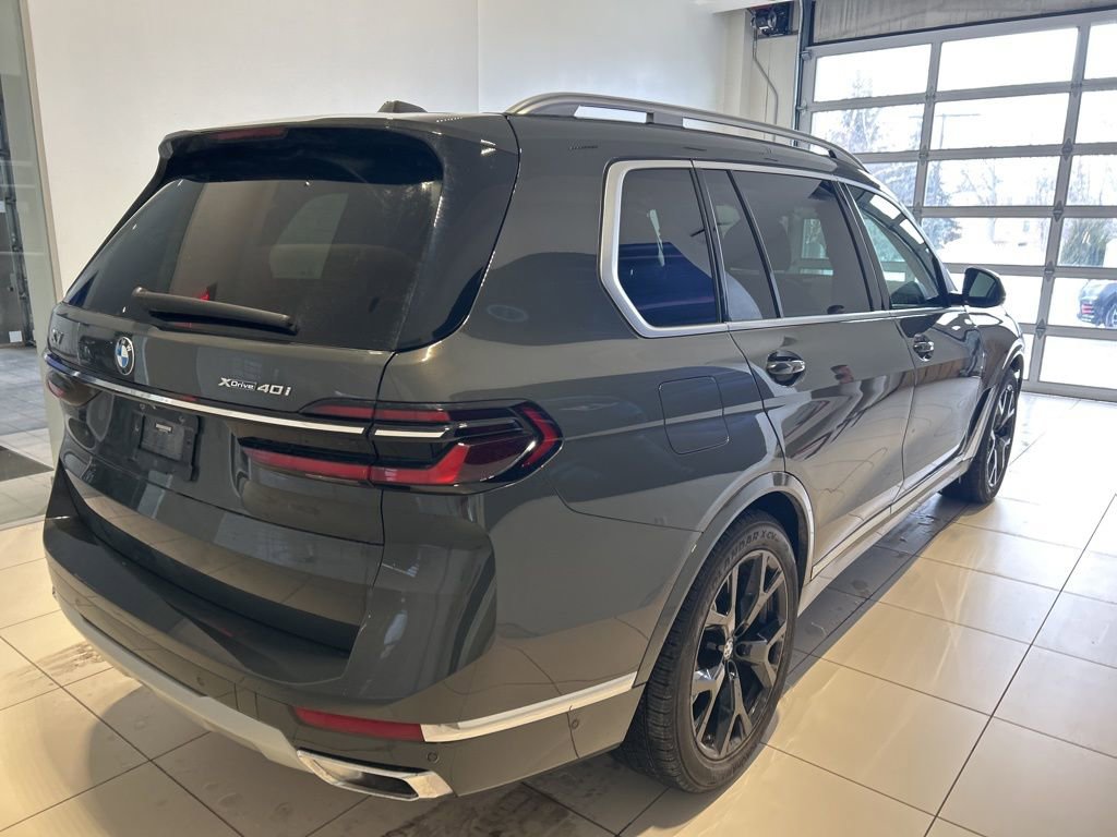 Used 2023 BMW X7 xDrive40i w/ Parking Assistance Package image 17