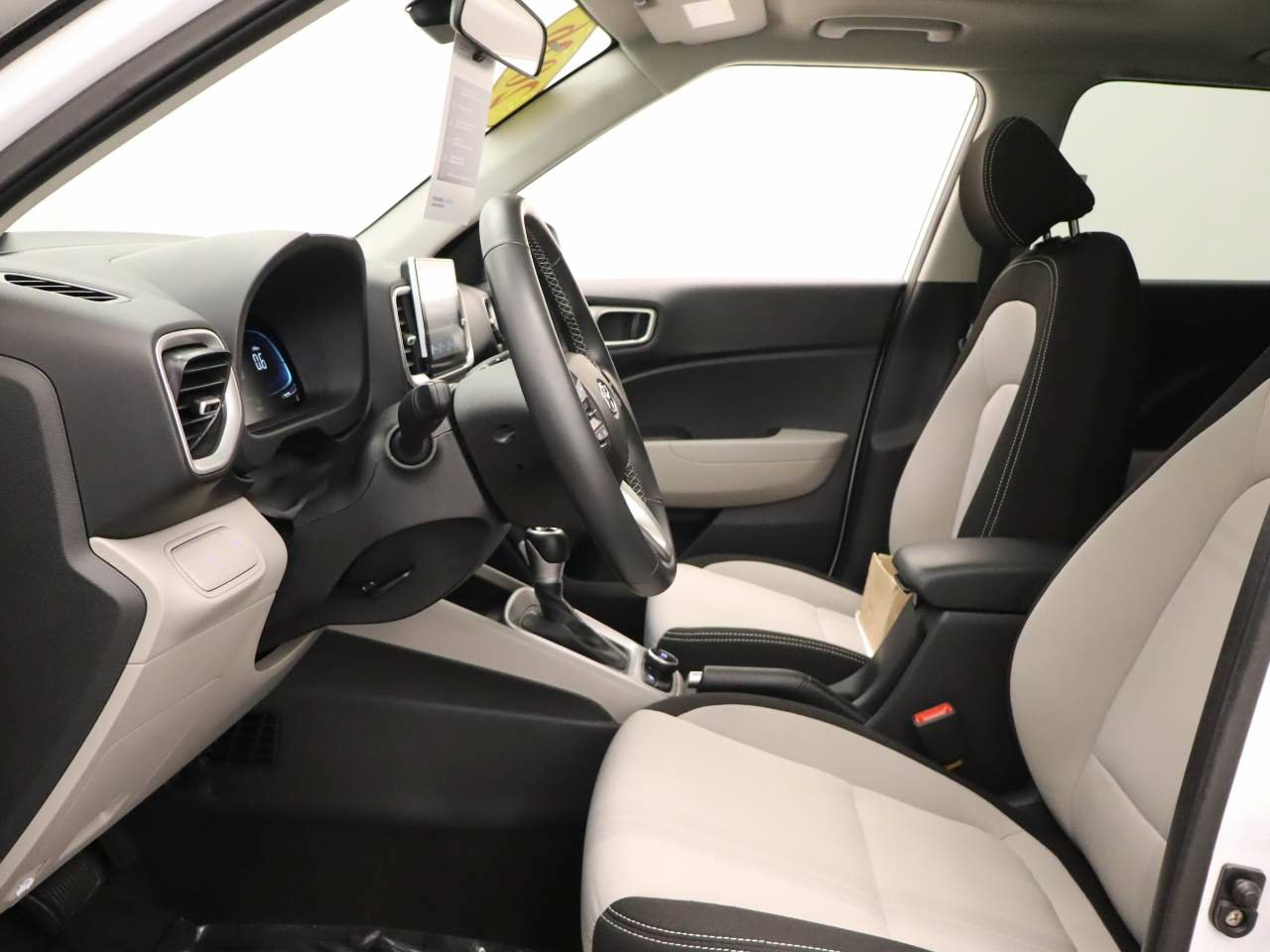 Used 2026 Hyundai Venue SEL FWD image 16
